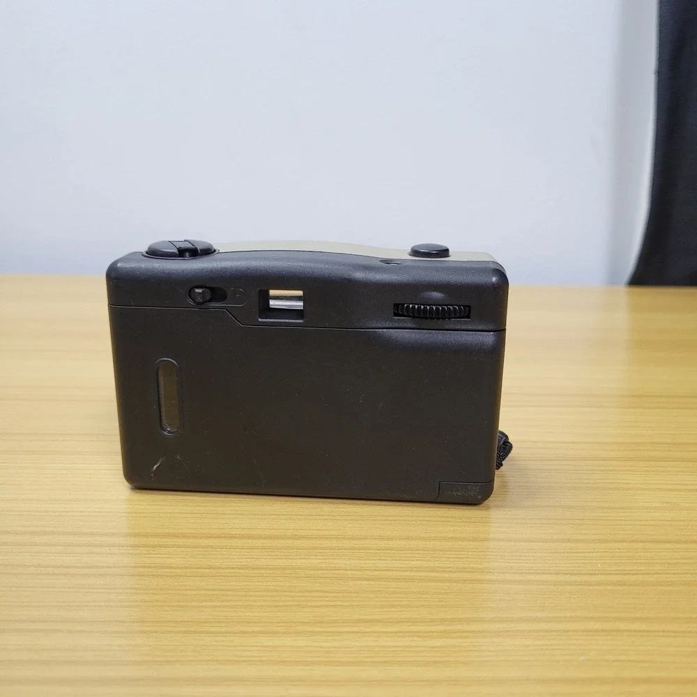 Vivitar PN2011 Focus Free Point & Shoot 35mm‎ Film Camera